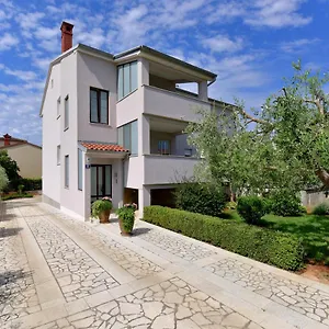 brezac-olive-garden-apartment.in-istria.net/